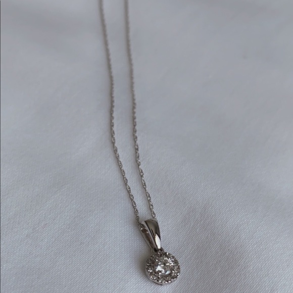 ✨Zales 1/4CT T.W Diamond Round Frame Pendant in 10K White Gold - Picture 11 of 12